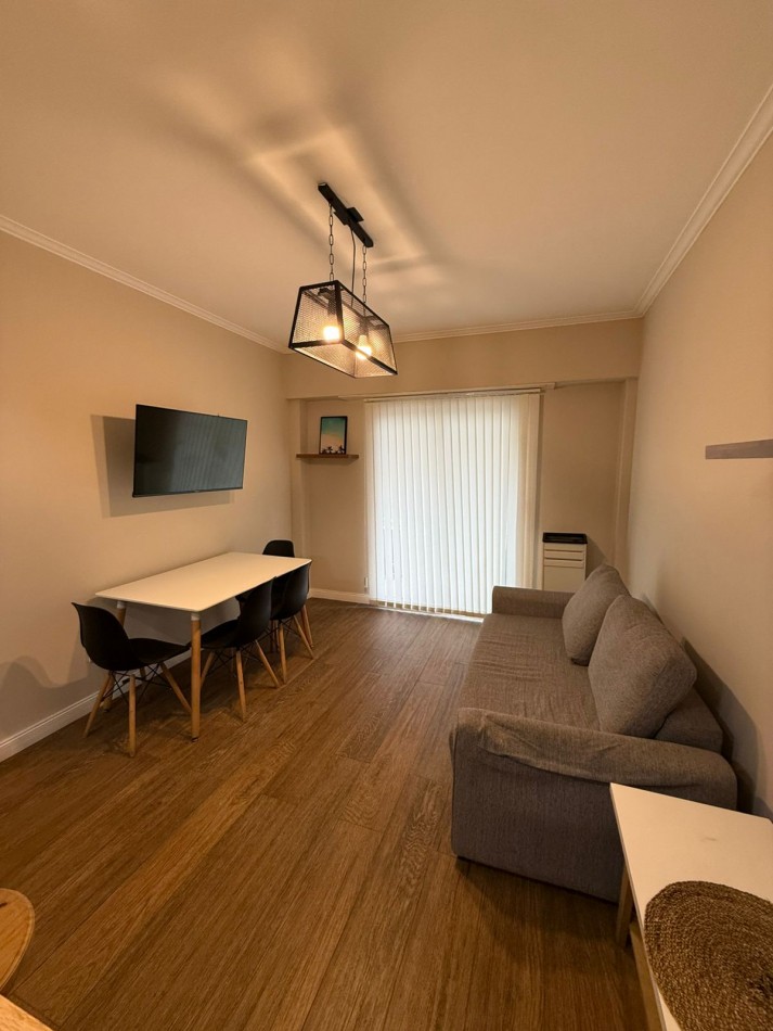 Departamento 2 ambiente a la calle con balcon saleinte