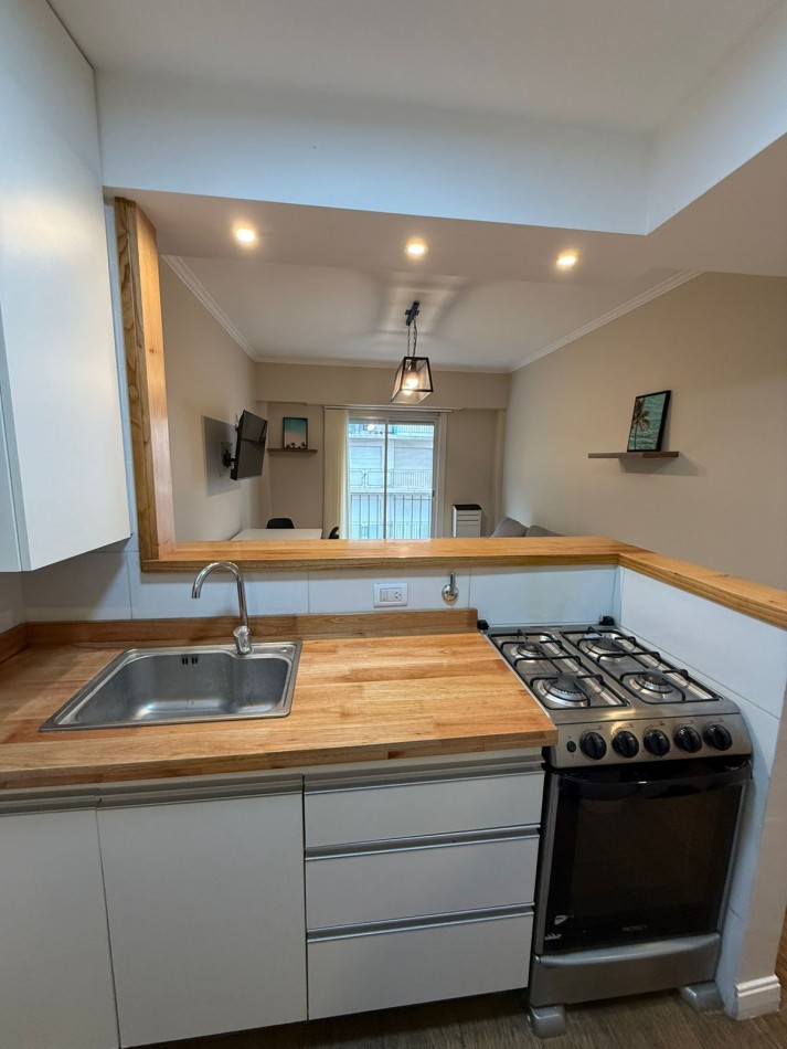 Departamento 2 ambiente a la calle con balcon saleinte