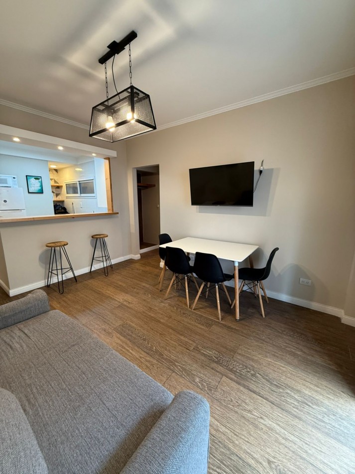 Departamento 2 ambiente a la calle con balcon saleinte