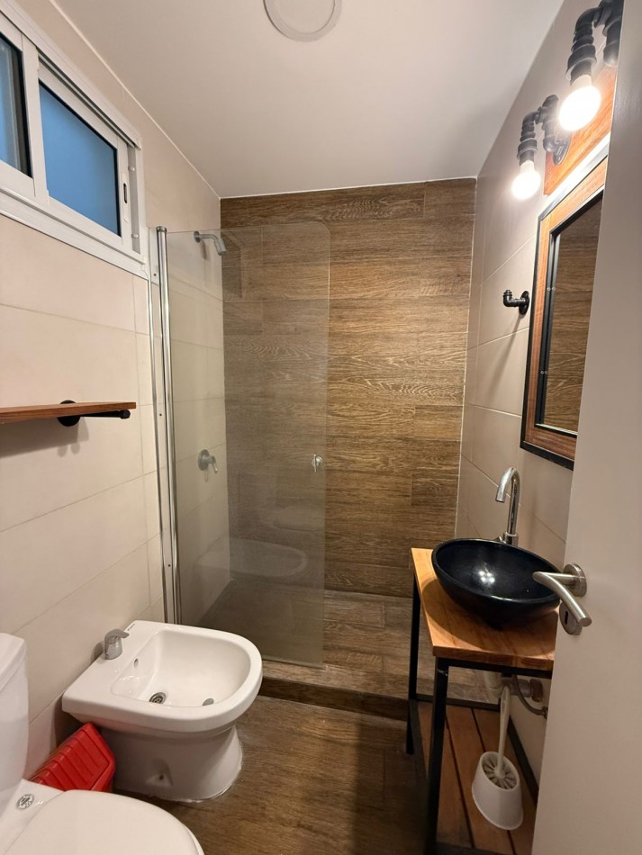 Departamento 2 ambiente a la calle con balcon saleinte