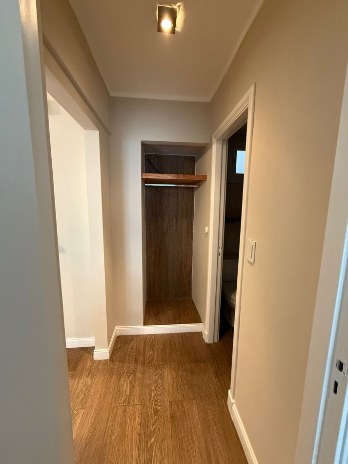 Departamento 2 ambiente a la calle con balcon saleinte