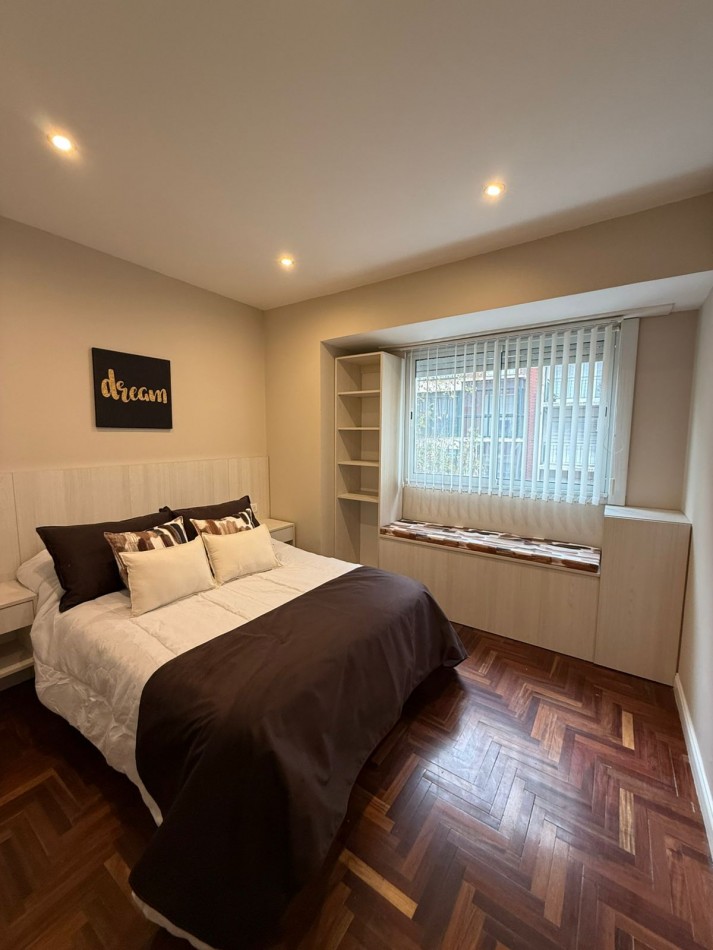 Departamento 2 ambiente a la calle con balcon saleinte