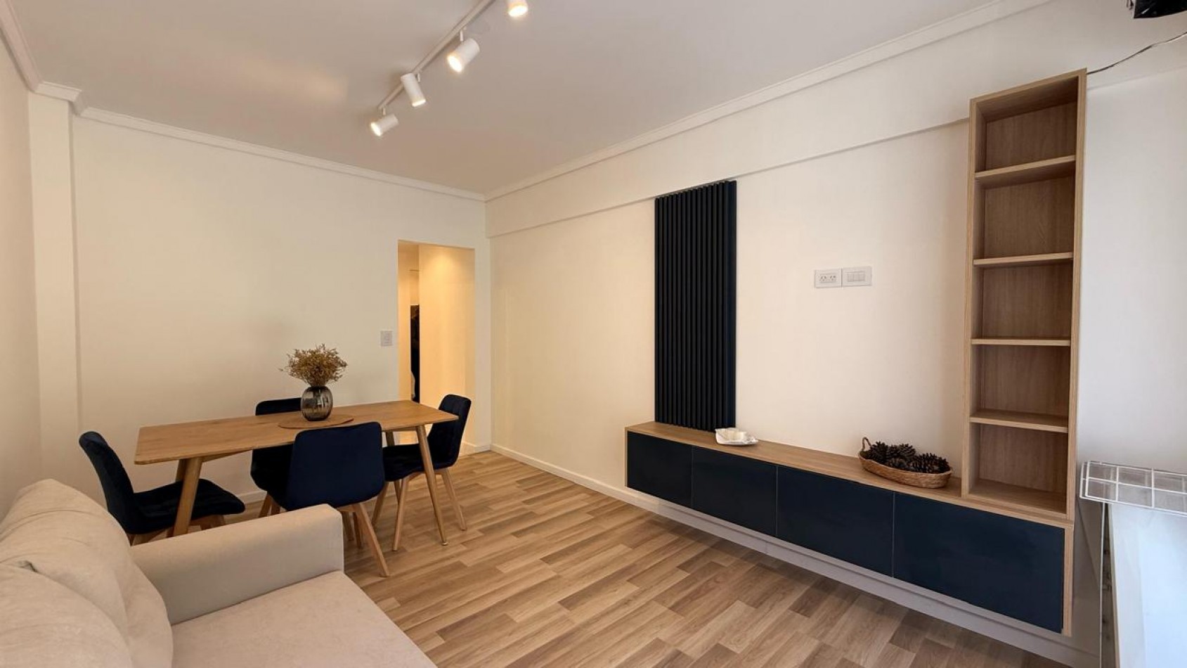 Departamento 2 ambientes con balcon a la calle