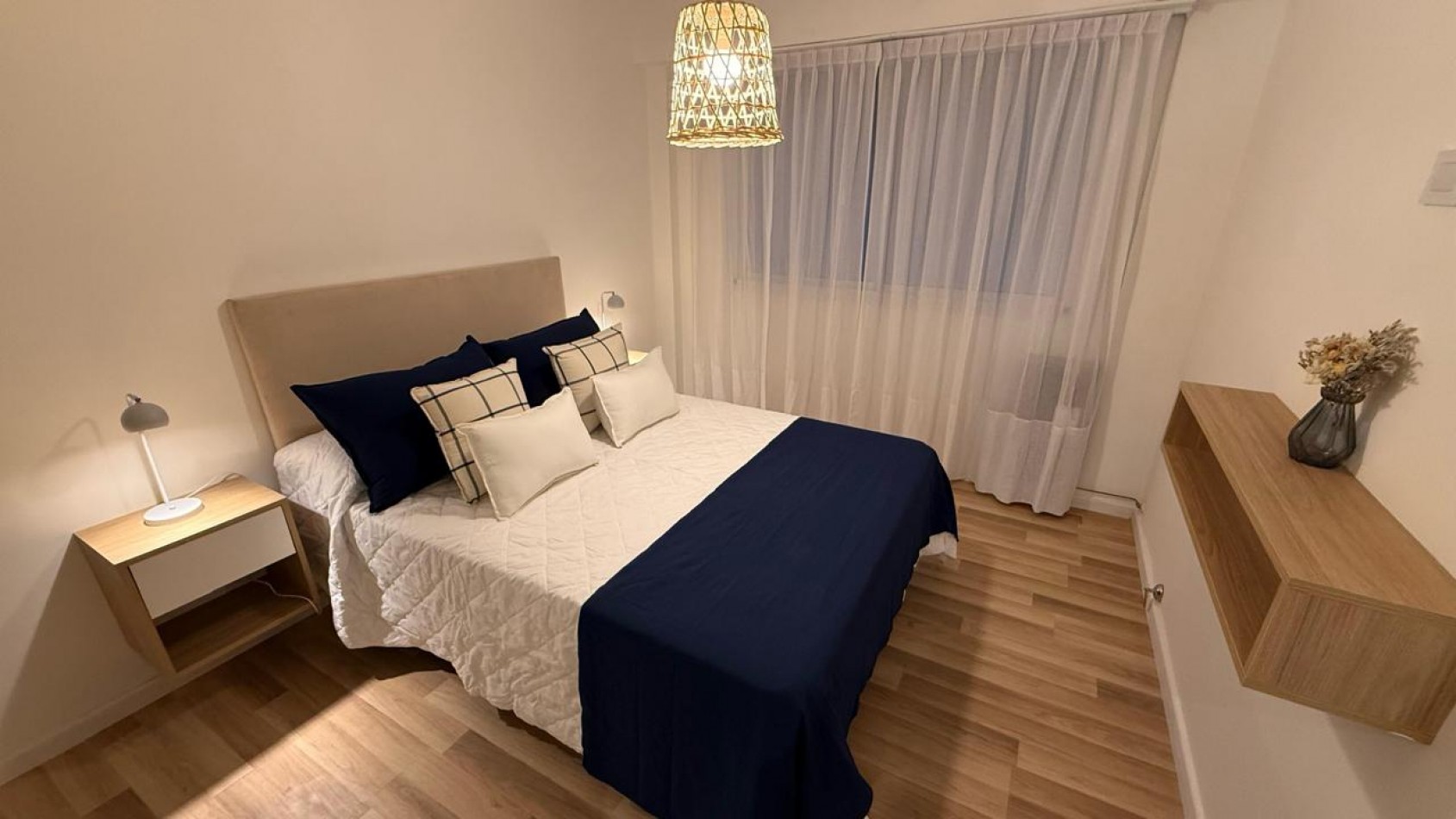 Departamento 2 ambientes con balcon a la calle