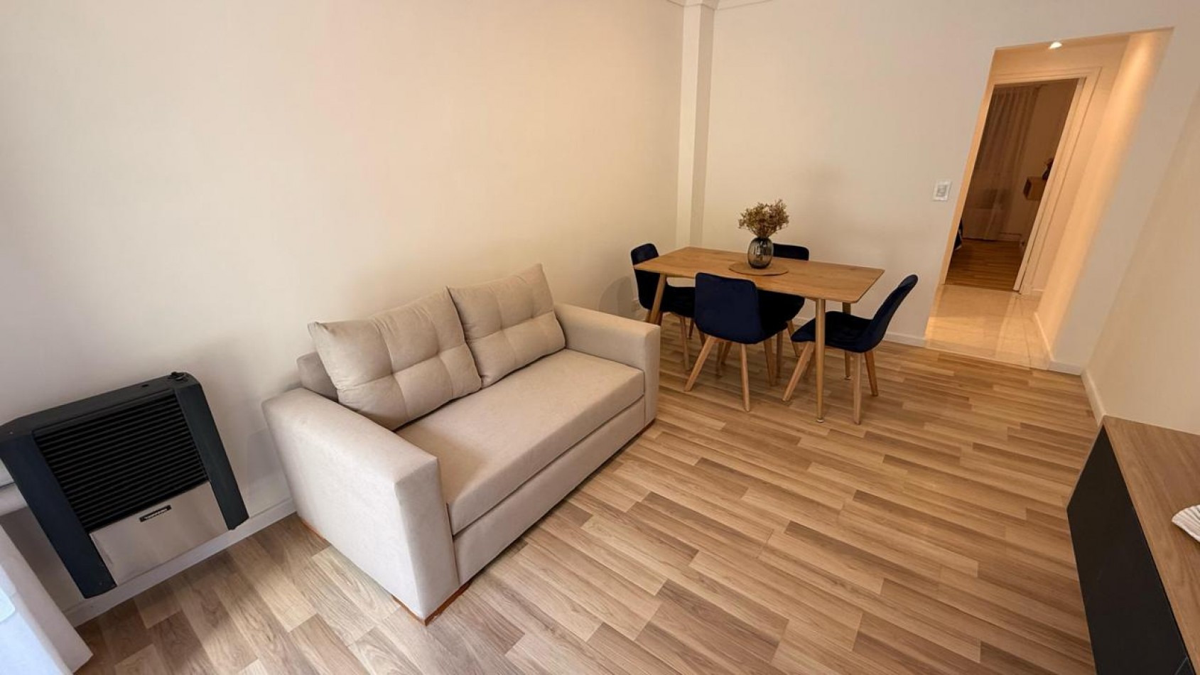 Departamento 2 ambientes con balcon a la calle