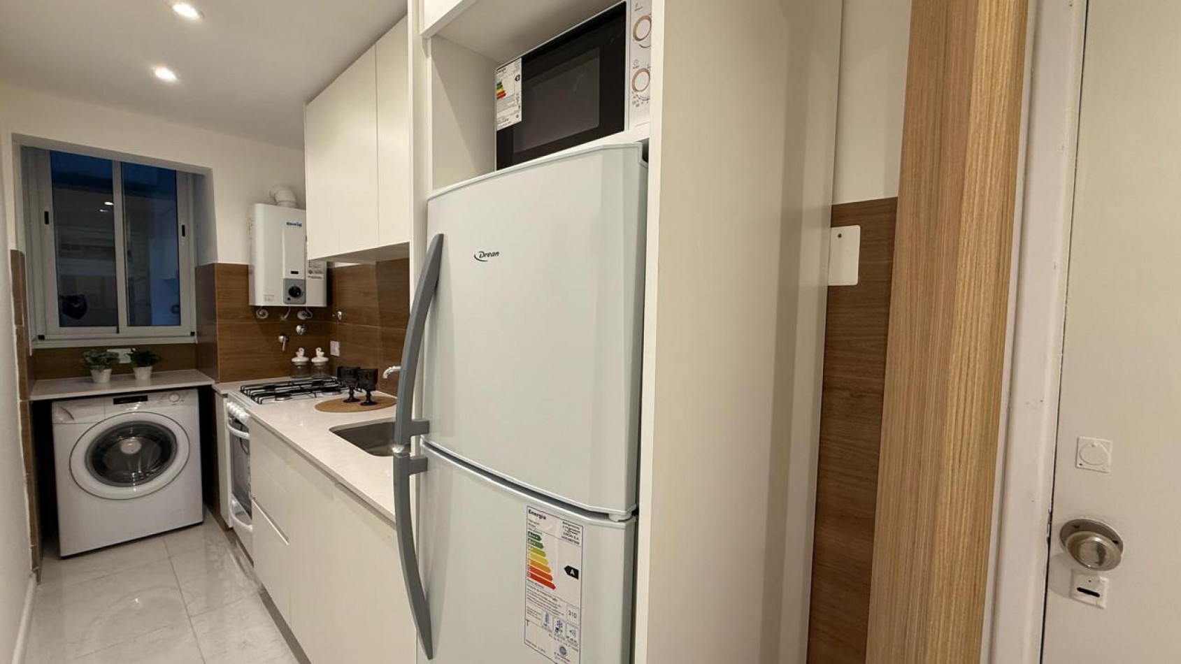 Departamento 2 ambientes con balcon a la calle