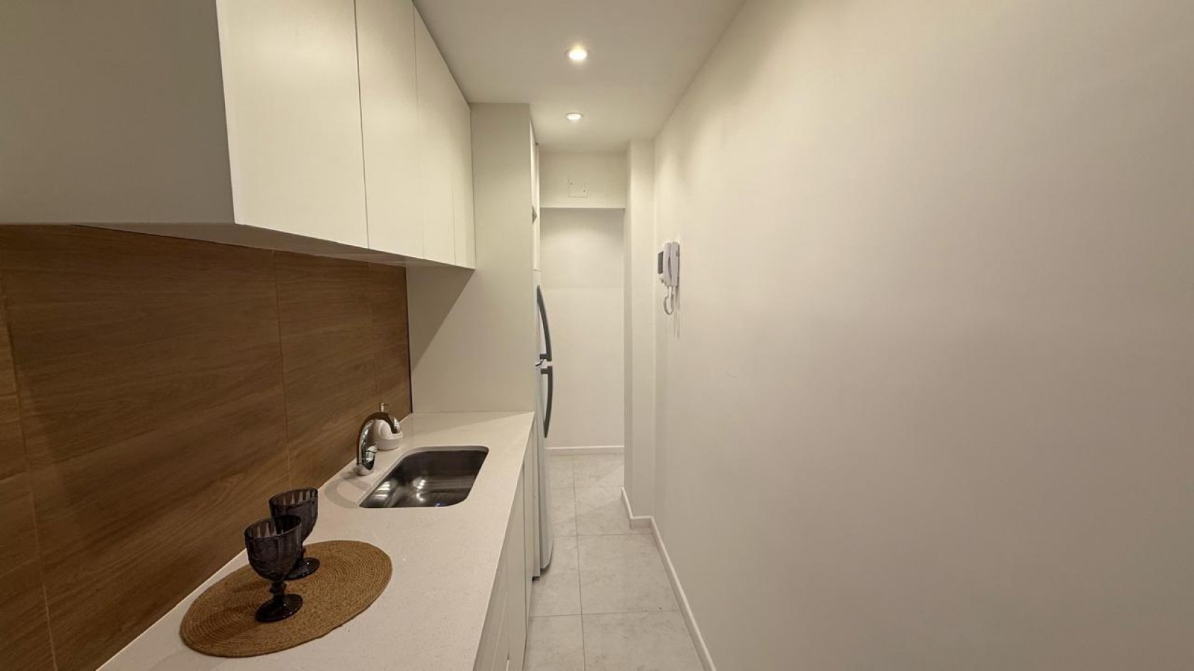 Departamento 2 ambientes con balcon a la calle