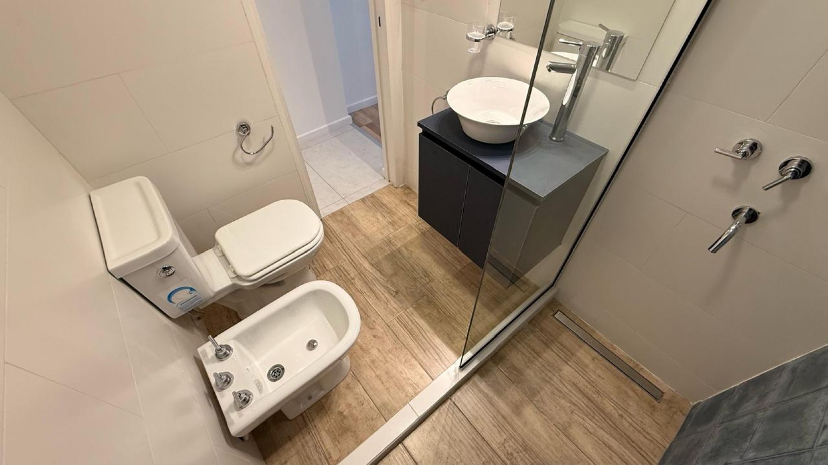 Departamento 2 ambientes con balcon a la calle