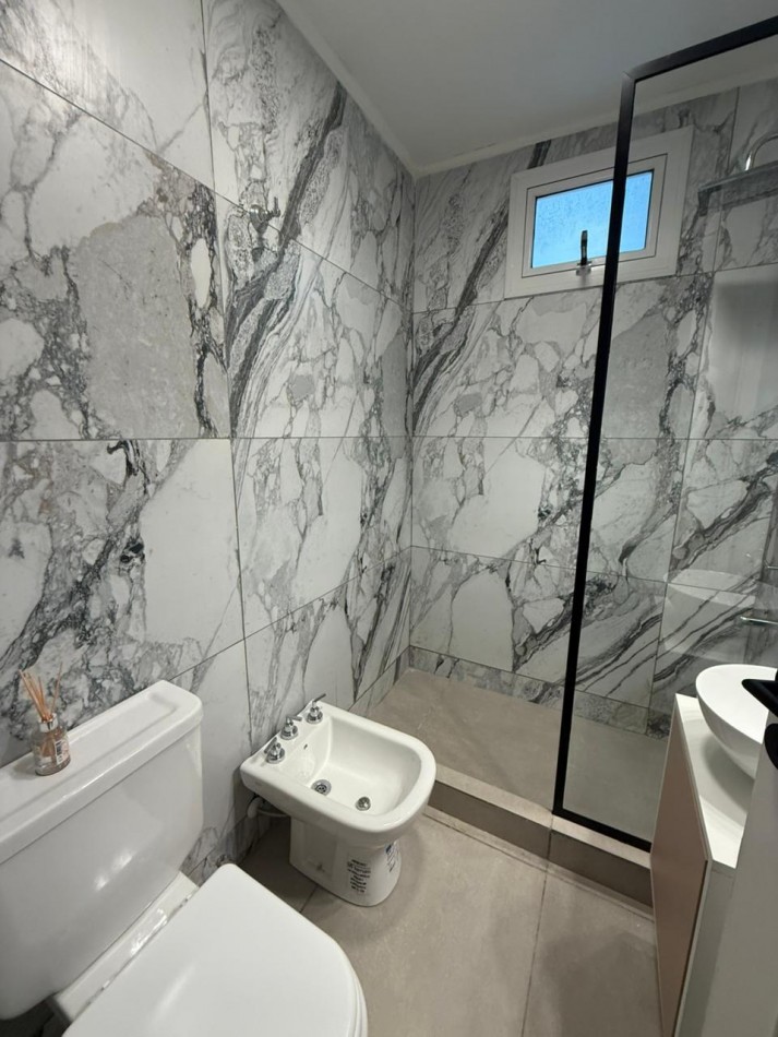 Hermoso departamento 3 ambientes con balcon terraza - Opcional Cochera