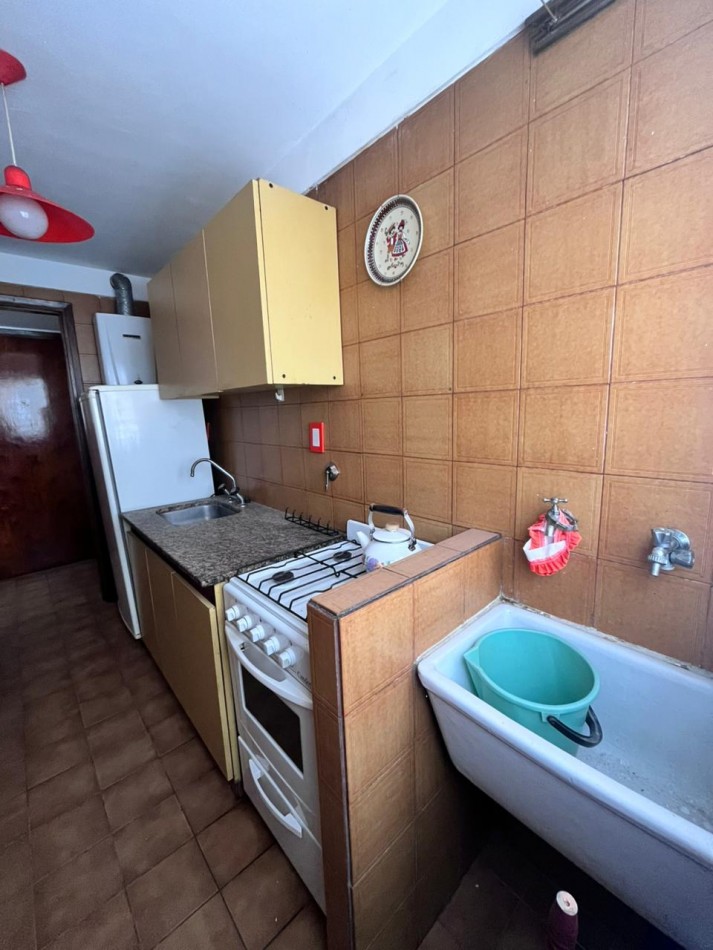 Departamento 2 ambientes lateral - Buen estado original