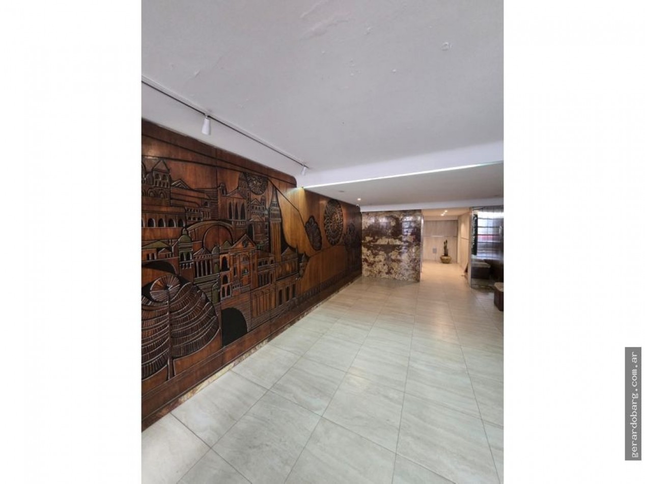 Departamento de 1 ambiente y medio a la calle con balcon - Reciclado