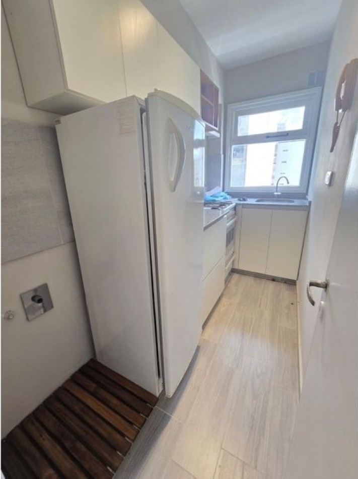 Departamento de 1 ambiente y medio a la calle con balcon - Reciclado