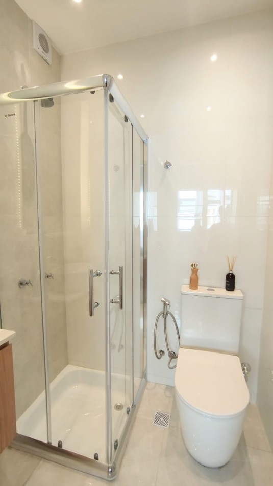 Departamento 1 ambiente a la calle con balcon - A una cuadra del mar