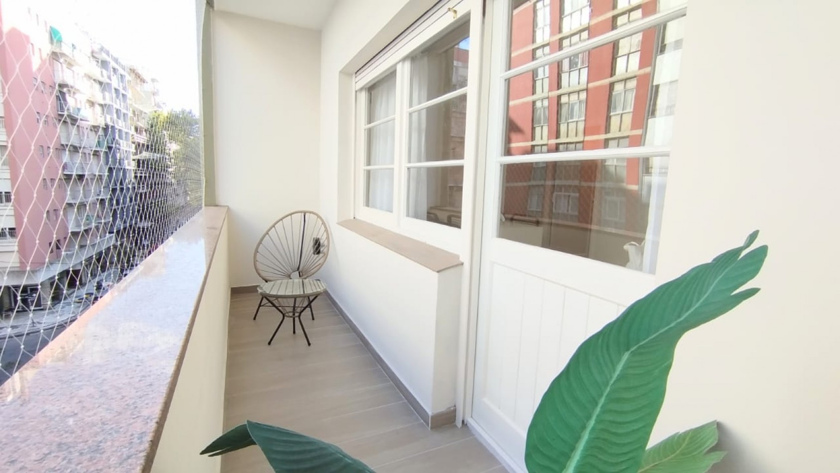 Departamento 1 ambiente a la calle con balcon - A una cuadra del mar