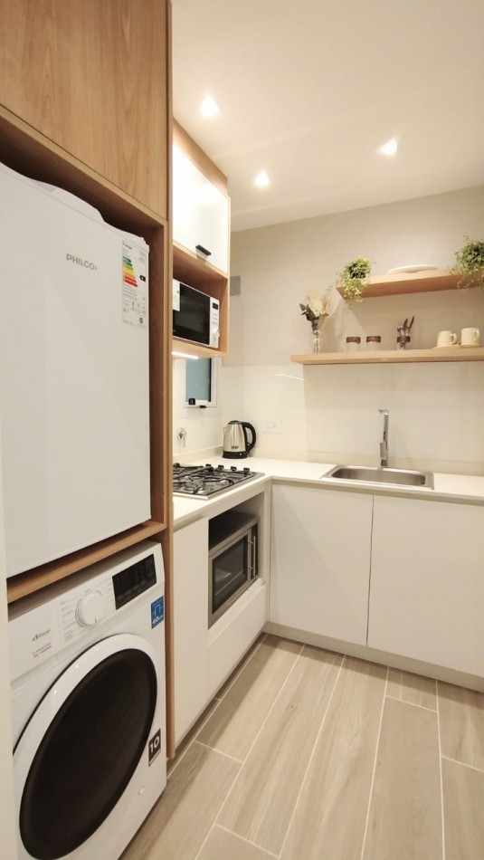 Departamento 1 ambiente a la calle con balcon - A una cuadra del mar