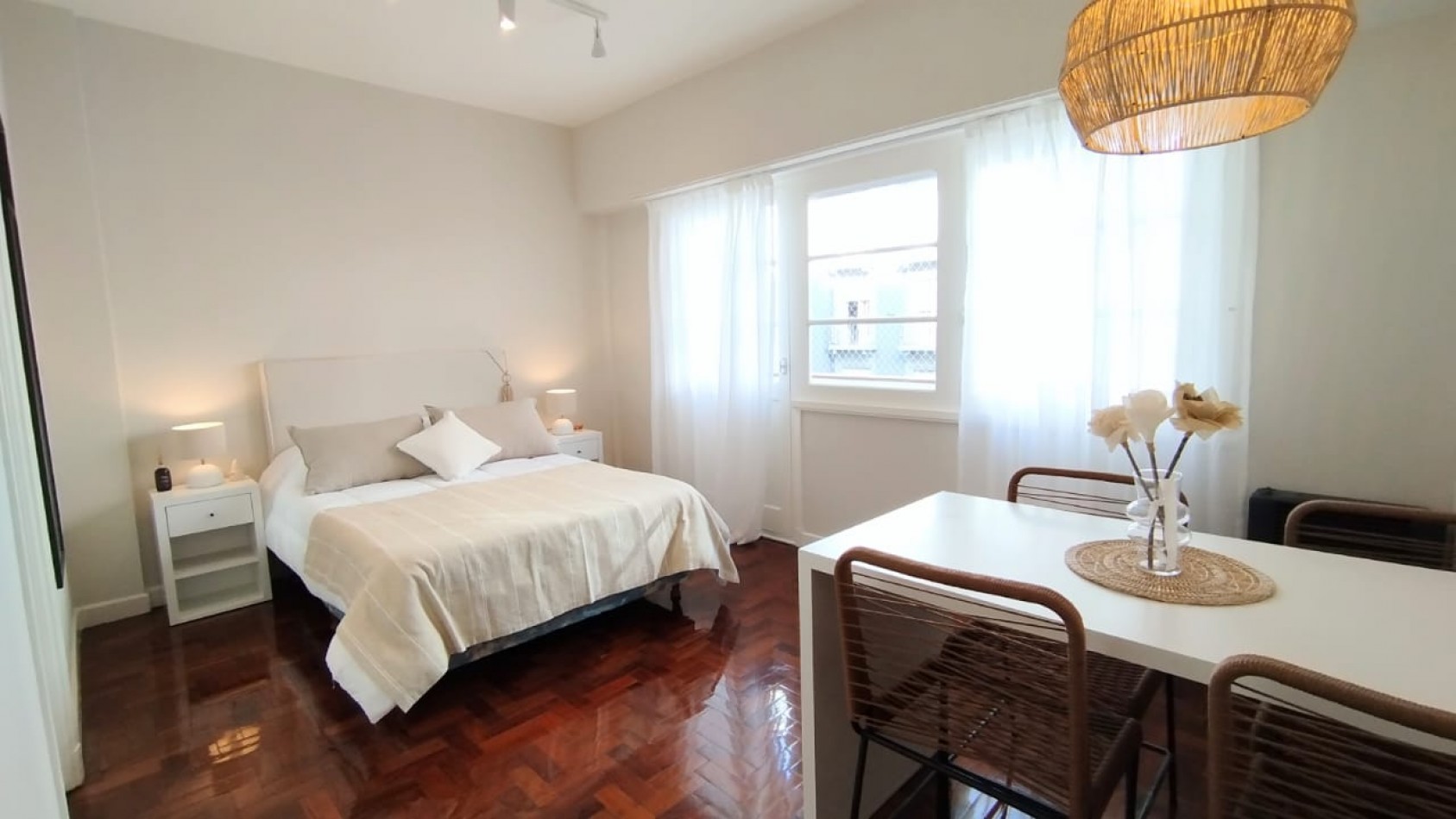 Departamento 1 ambiente a la calle con balcon - A una cuadra del mar