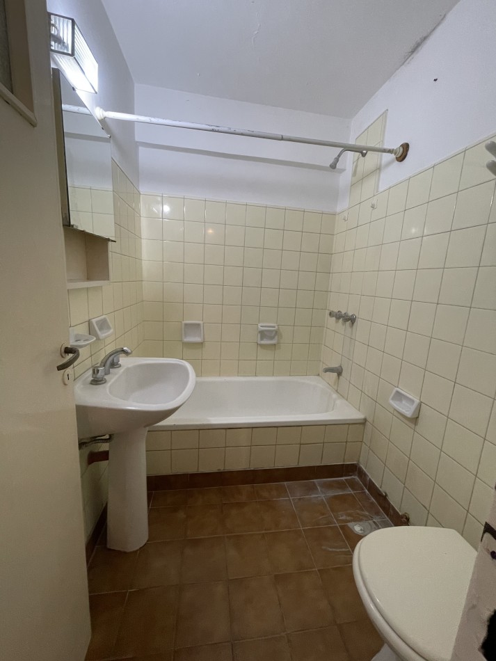 ALQUILER 24 MESES - 2 AMB A LA CALLE CON BALCON - CENTRO