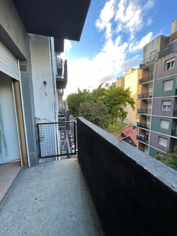 ALQUILER 24 MESES - 2 AMB A LA CALLE CON BALCON - CENTRO