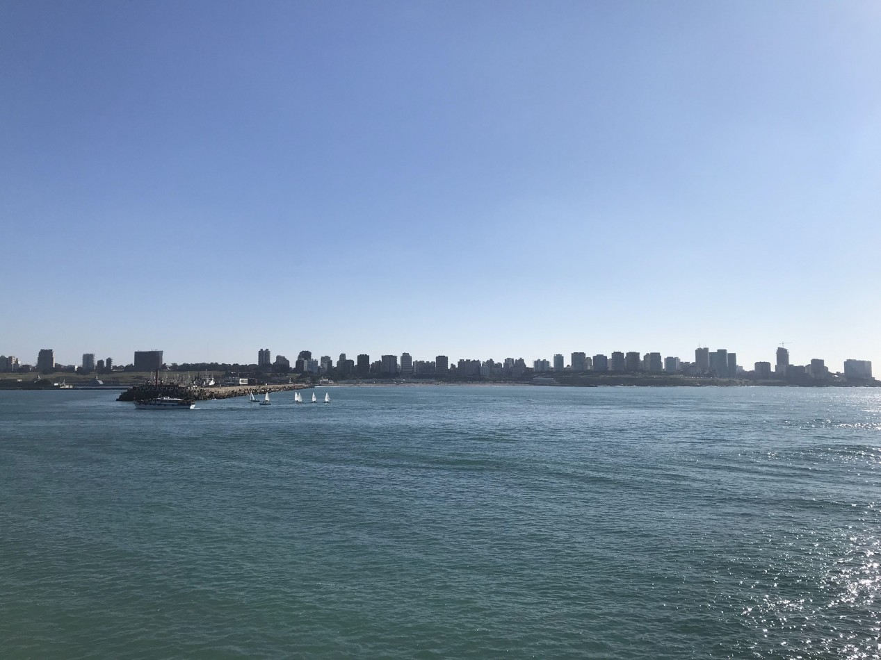 EMPRENDIMIENTO INMOBILIARIO DE CATEGORIA - SEMIPISOS DE 2 Y 3 AMBIENTES CON VISTA AL MAR