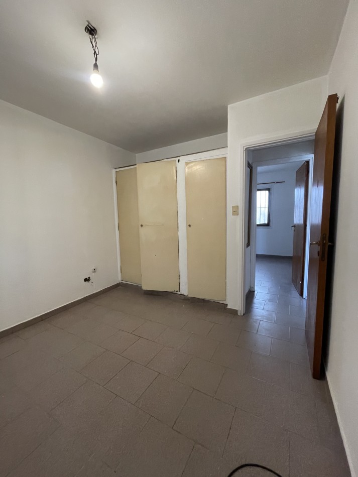 Casa 3 ambientes con patio y entrada para un vehiculo