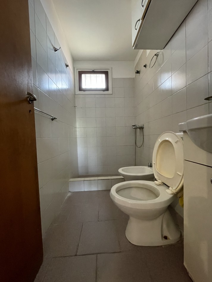 Casa 3 ambientes con patio y entrada para un vehiculo