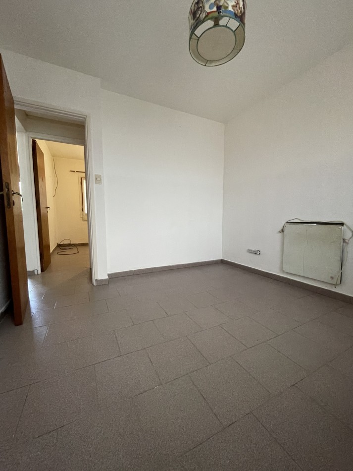 Casa 3 ambientes con patio y entrada para un vehiculo