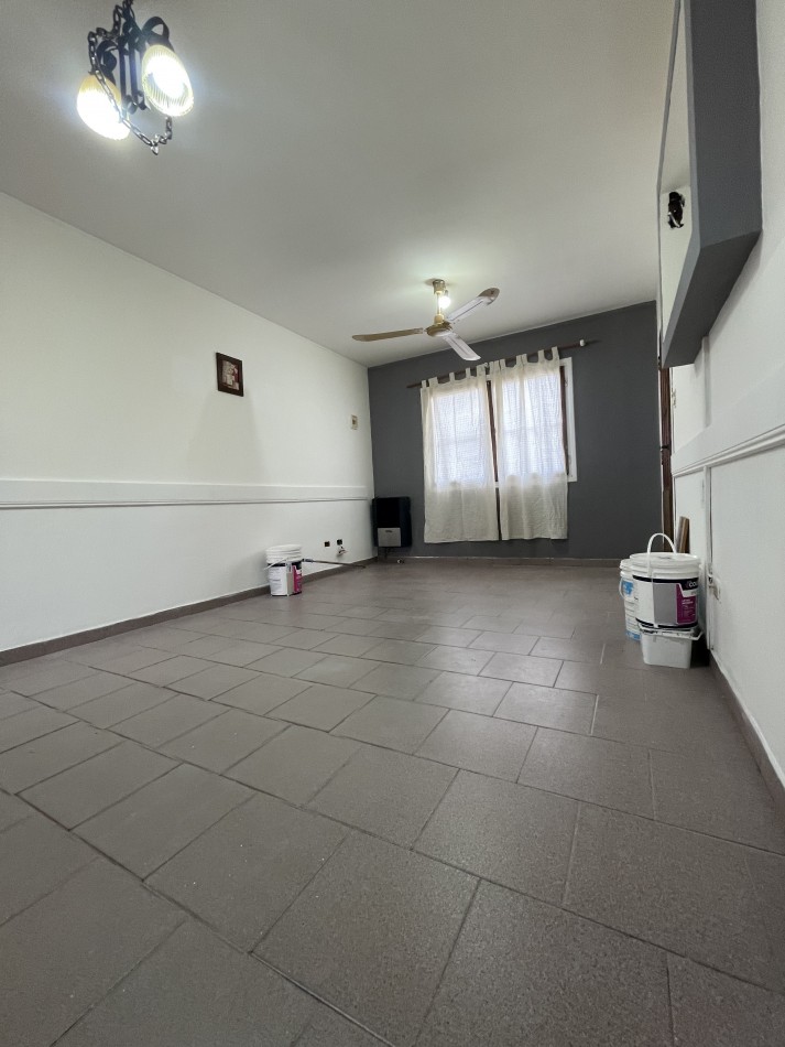 Casa 3 ambientes con patio y entrada para un vehiculo
