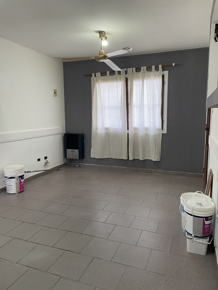 Casa 3 ambientes con patio y entrada para un vehiculo