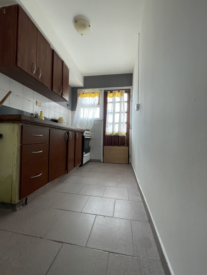 Casa 3 ambientes con patio y entrada para un vehiculo