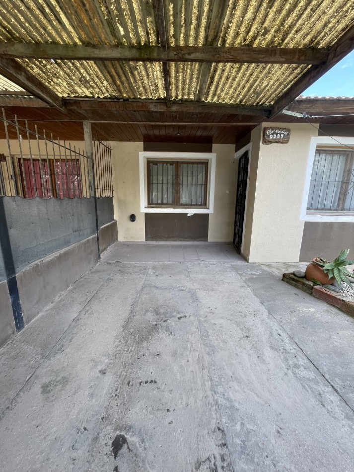 Casa 3 ambientes con patio y entrada para un vehiculo