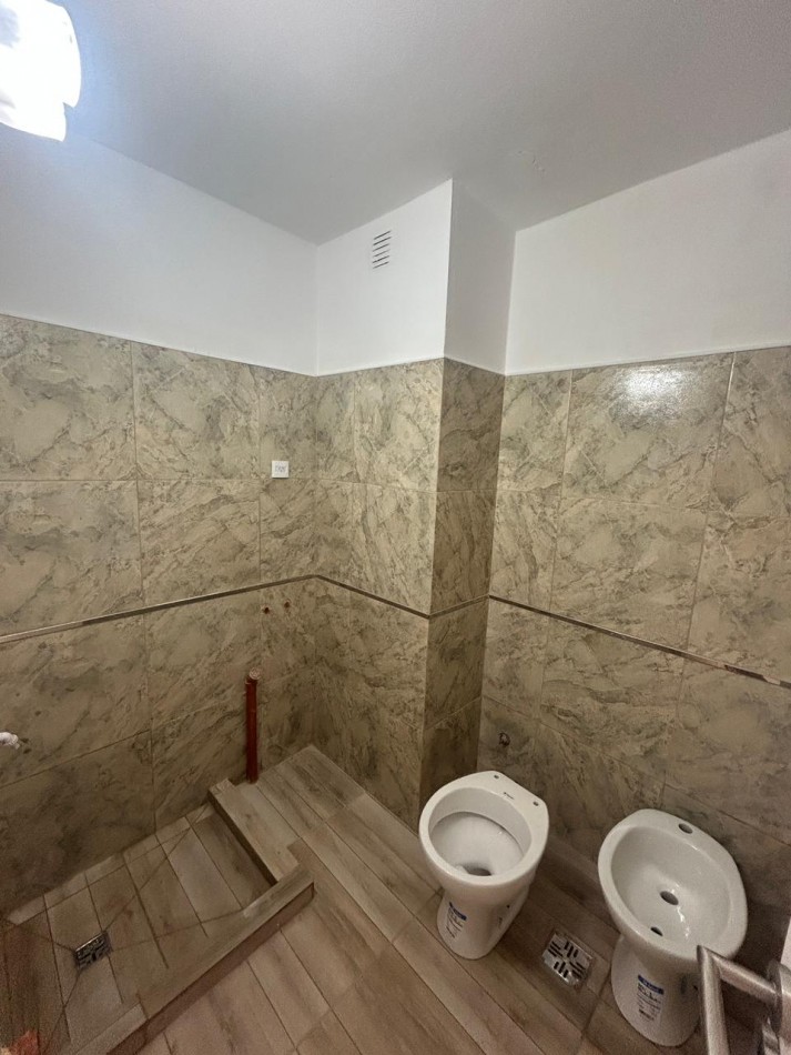 Excelente departamento de 2 ambientes a la calle con balcon saliente