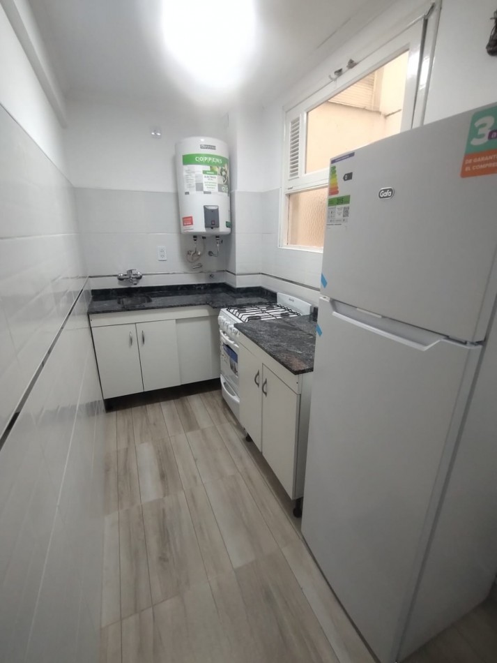 Excelente departamento de 2 ambientes a la calle con balcon saliente