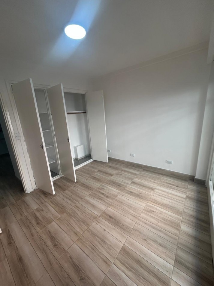 Excelente departamento de 2 ambientes a la calle con balcon saliente