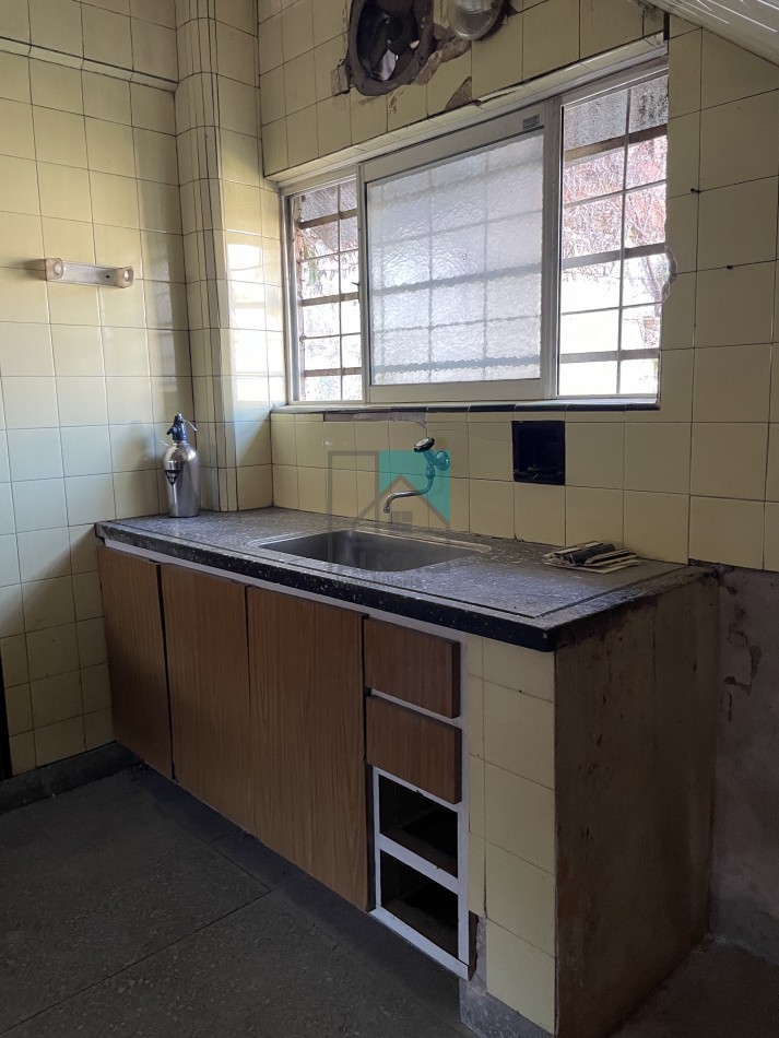 Casa en lote propio - 3 ambientes - garage para dos autos - patio/parque