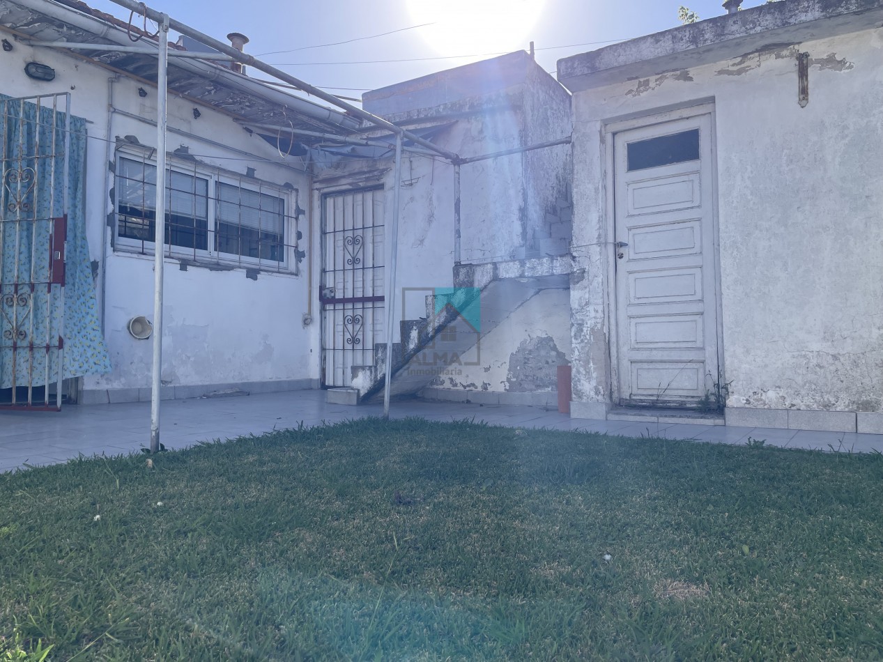 Casa en lote propio - 3 ambientes - garage para dos autos - patio/parque