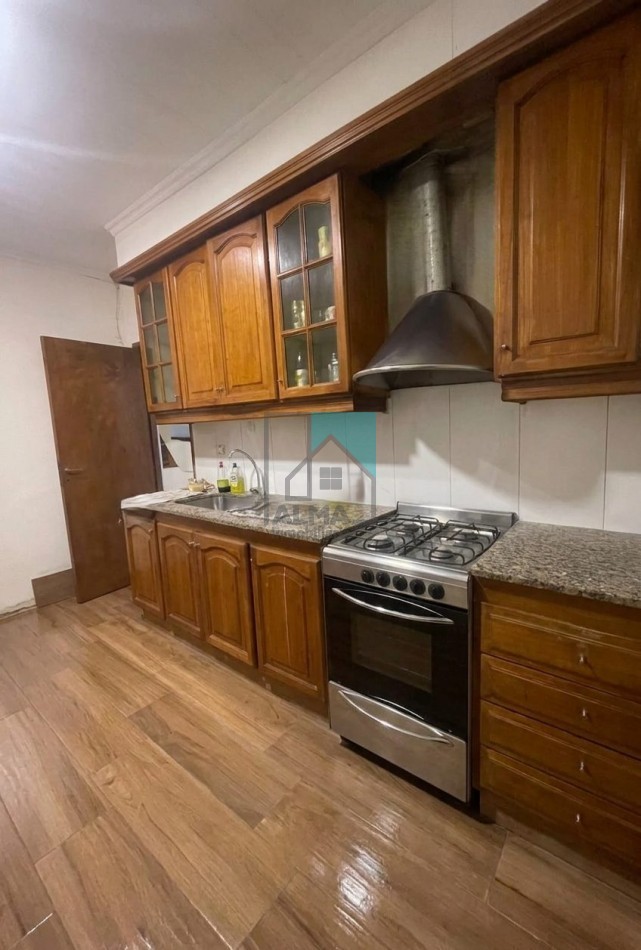 Venta Casa 4 ambientes c/patio, garage y depto monoambiente sobre lote propio