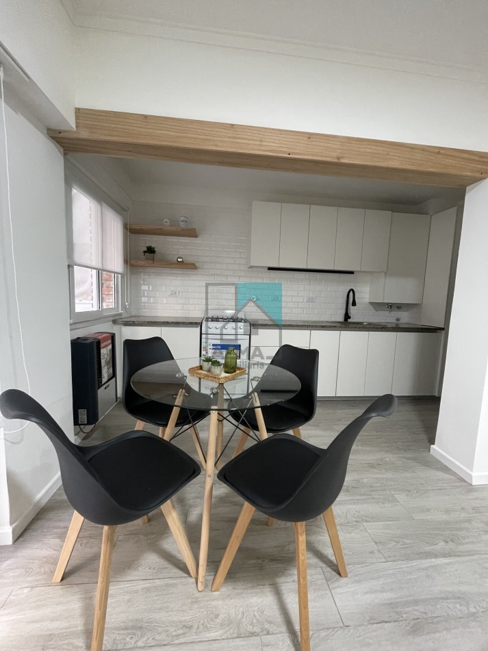 Excelente monoambiente con balcon terraza - Completamente reciclado y amoblado