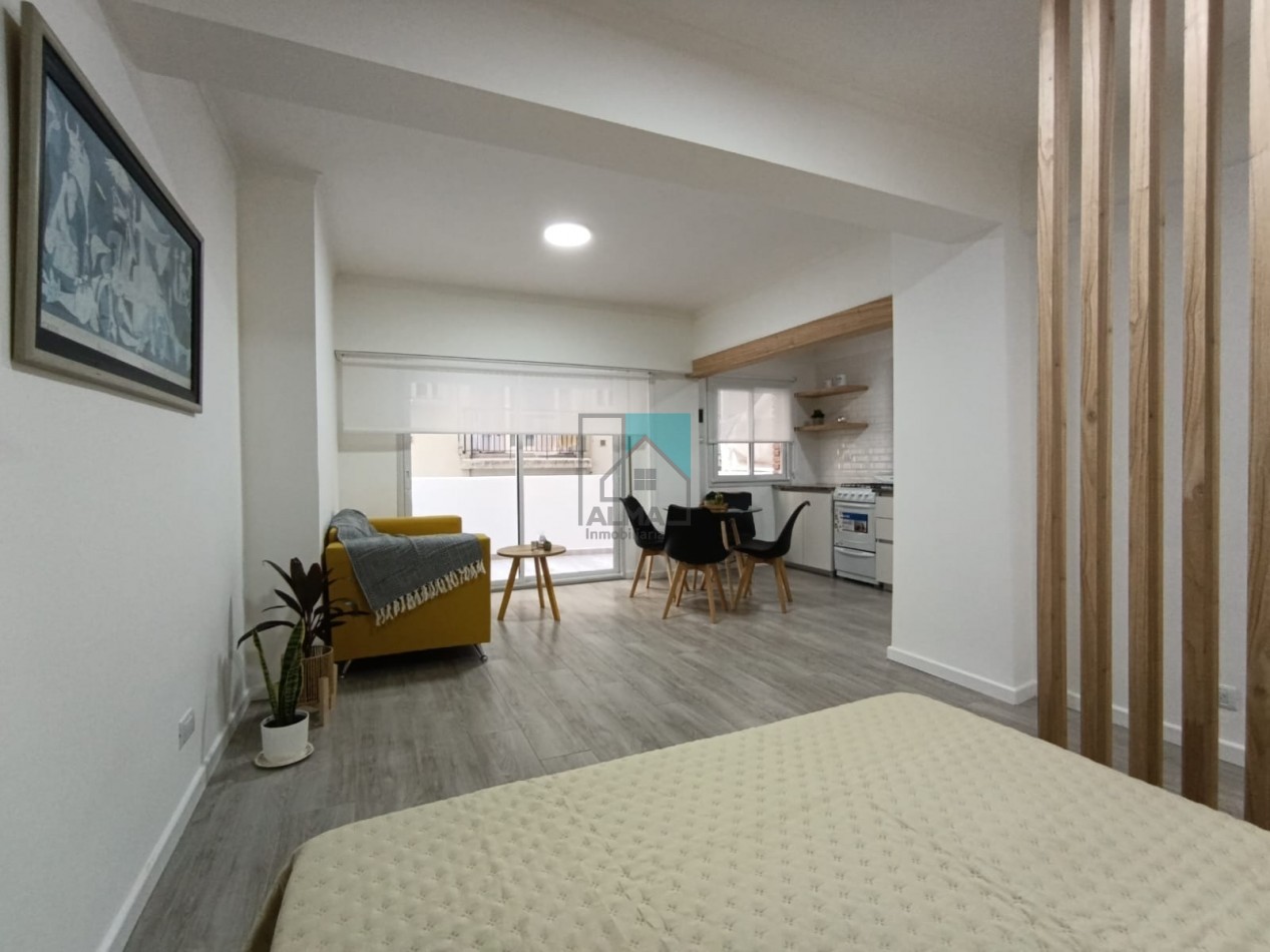 Excelente monoambiente con balcon terraza - Completamente reciclado y amoblado