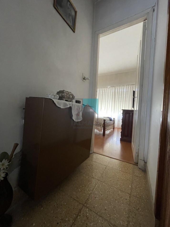 Casa en lote propio - 3 ambientes - garage para dos autos - patio/parque