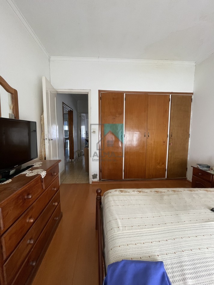 Casa en lote propio - 3 ambientes - garage para dos autos - patio/parque