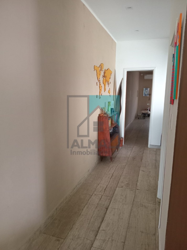 Excelente casa moderna con parque, pileta y quincho + departamento anexo - Ubicada en el centro de Loberia(Prov. de Buenos Aires)