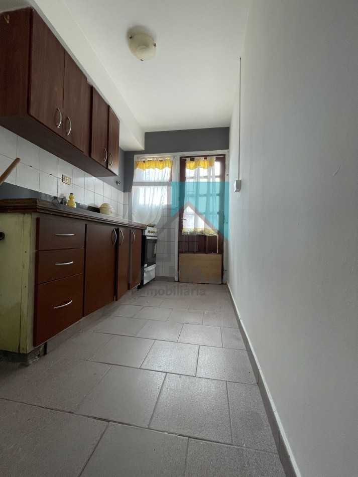 Casa 3 ambientes con patio y entrada para un vehiculo