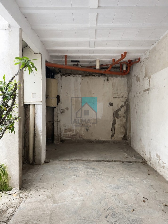 Venta Casa 4 ambientes c/patio, garage y depto monoambiente sobre lote propio