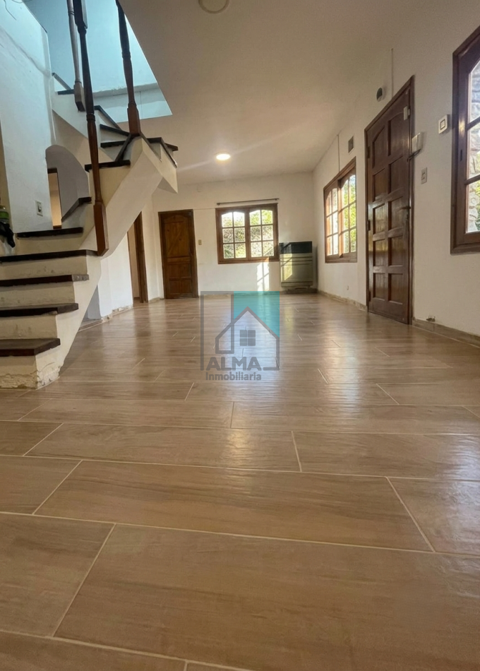 Venta Casa 4 ambientes c/patio, garage y depto monoambiente sobre lote propio