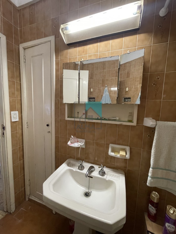 Casa en lote propio - 3 ambientes - garage para dos autos - patio/parque