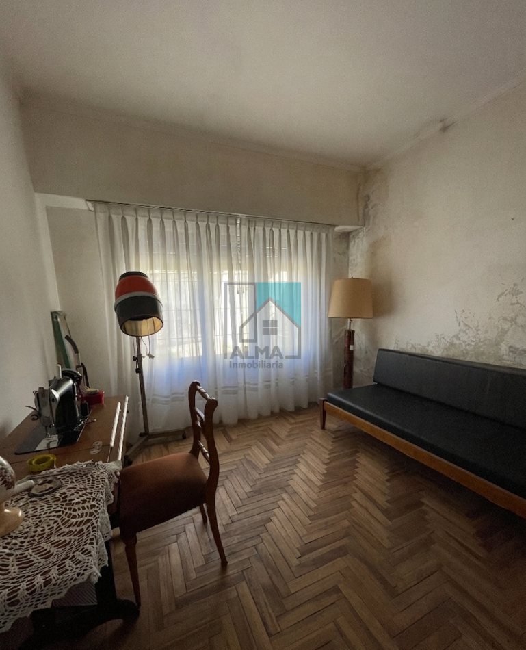 Casa en lote propio - 3 ambientes - garage para dos autos - patio/parque