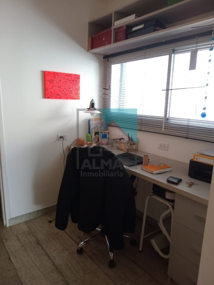 Excelente casa moderna con parque, pileta y quincho + departamento anexo - Ubicada en el centro de Loberia(Prov. de Buenos Aires)