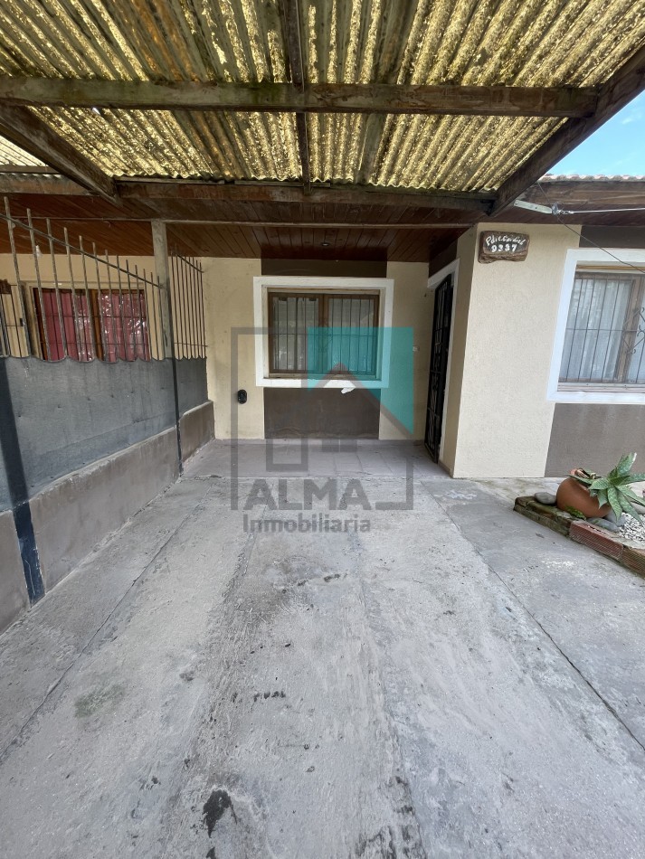 Casa 3 ambientes con patio y entrada para un vehiculo
