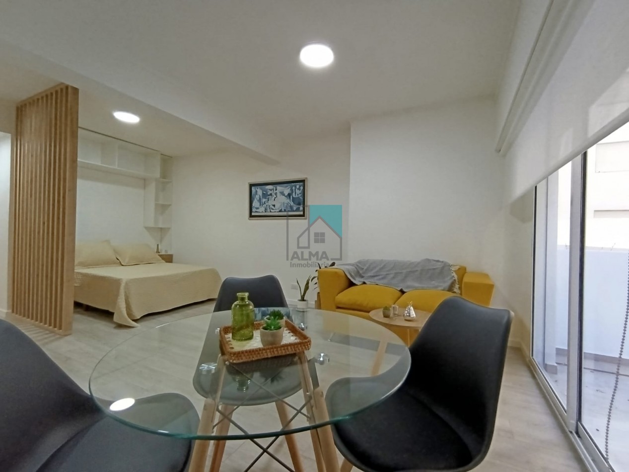 Excelente monoambiente con balcon terraza - Completamente reciclado y amoblado