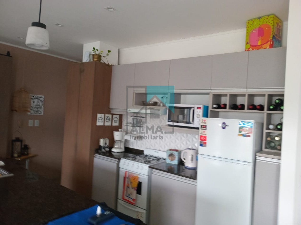 Excelente casa moderna con parque, pileta y quincho + departamento anexo - Ubicada en el centro de Loberia(Prov. de Buenos Aires)